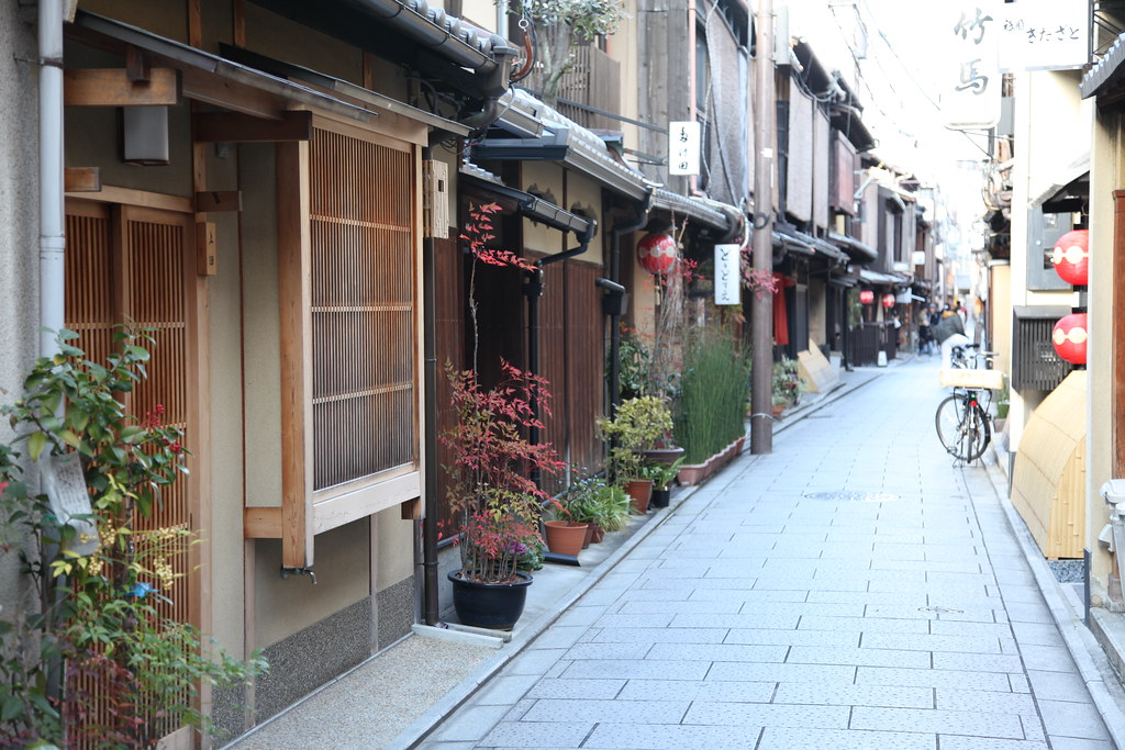 The backstreets of the Gion district (Kyoto, Japan)