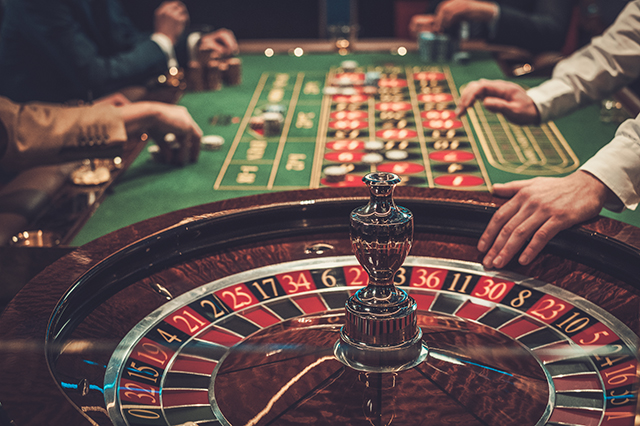 best casinos - roulette table