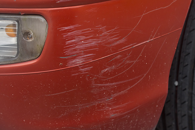 how to remove scratches from car paint 