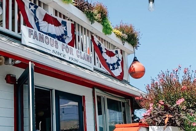 spend a moment flo's clam shack