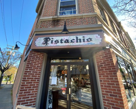 spend a moment at pistachio cafe