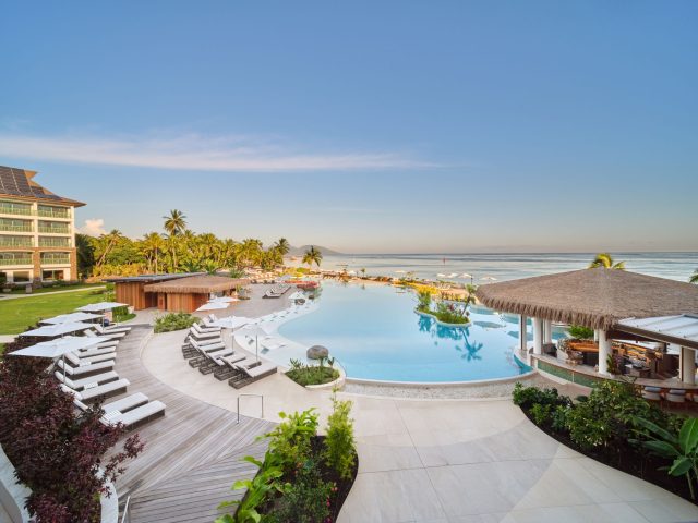Hilton Hotel Tahiti Poolside 3000px