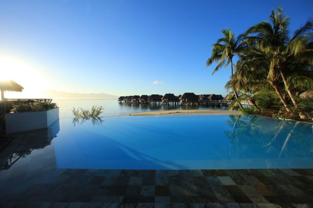 Sofitel Kia Ora Moorea Beach infinity pool 3000px