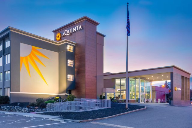 La-Quinta-Inn-&-Suites-by-Wyndham-Clifton-Rutherford