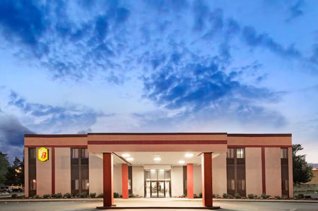 Super-8-by-Wyndham-Brockton